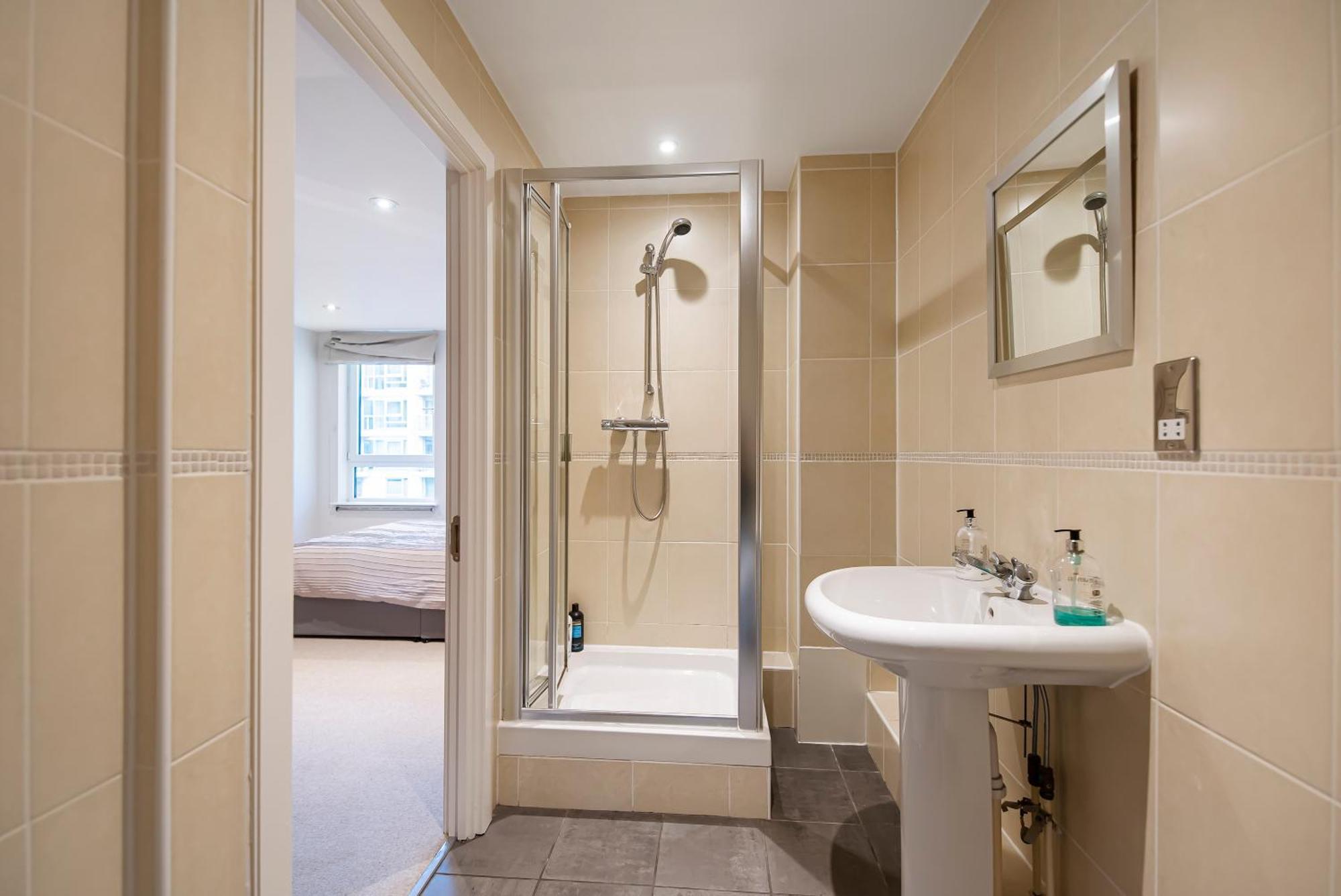 Modern 2 Bedroom 2 Bath Apartment With River View London Ngoại thất bức ảnh